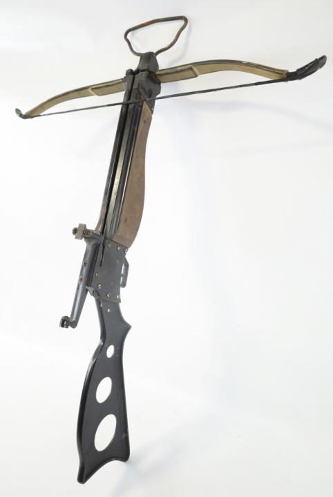 Vintage Pistol Crossbow: Good condition vintage crossbow. Missing the wood side panels on the stock.