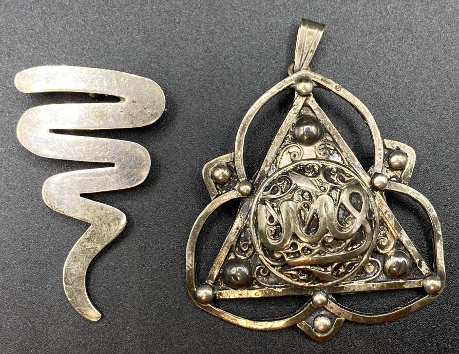 Two Sterling Silver Brooches (1 of 9)