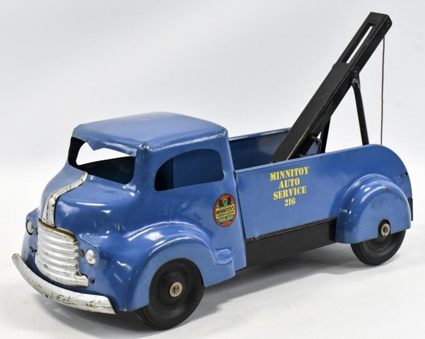 Original Minnitoy Auto Service Wrecker Tow Truck (1 of 11)