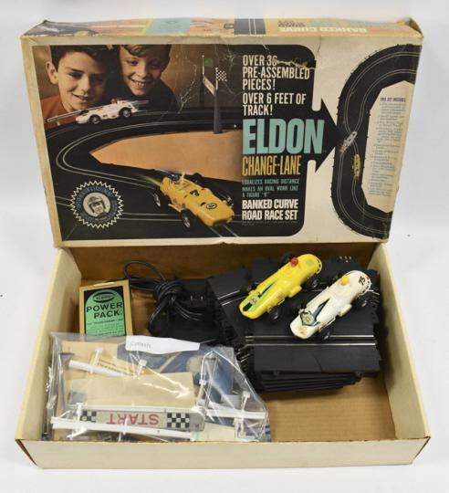 Eldon 1/32 Banked Curve Road Race Slot Car Set (1 of 7)