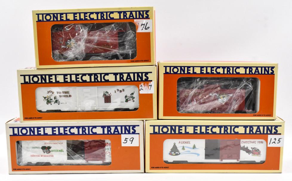 Lionel Christmas Boxcars & Caboose Cars (1 of 7)