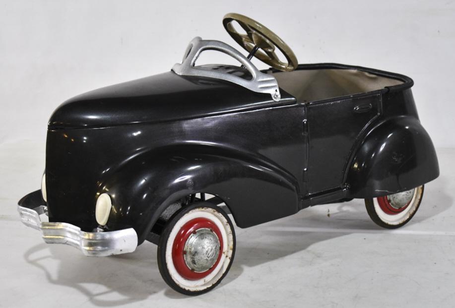 Restored Gendron Ford Skippy Pedal Car (1 of 11)