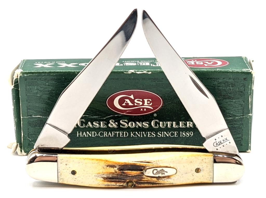 2002 Case XX Muskrat w/ Burnt Stag Handle Scales: 2002 Case XX Muskrat w/ Burnt Stag Handle Scales w/ Box. Knife is in like new condition. Largest blade length of 3in and overall length of 9-1/2in when open.