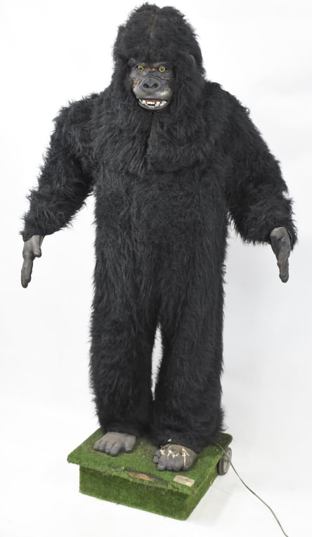 Life Size Vintage Animated Gorilla Store Display (1 of 15)
