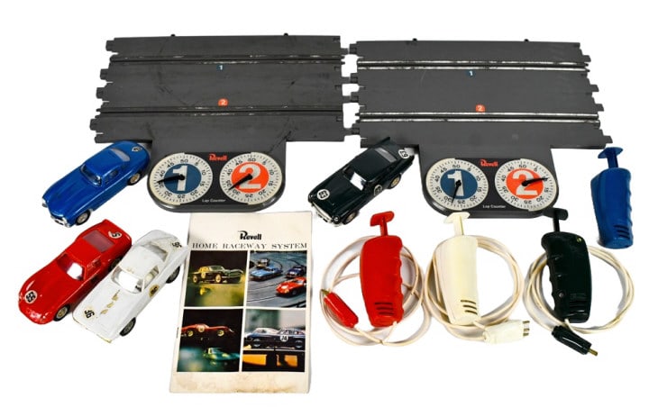 Revell 1/32 Lap Counter, Controllers & 4 Slot Cars (1 of 12)