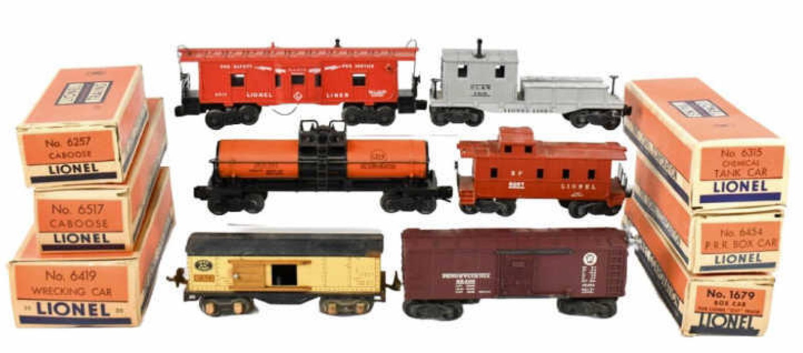 Lionel O Gauge Train Cars w/ Boxes: Lionel #6315 chemical tank car, #6517 bay window caboose, #6419 wrecking car, #6454 Pennsylvania boxcar, #6257 caboose, and #1679 box car. The conditions vary. The boxes have expected wear and tear fr