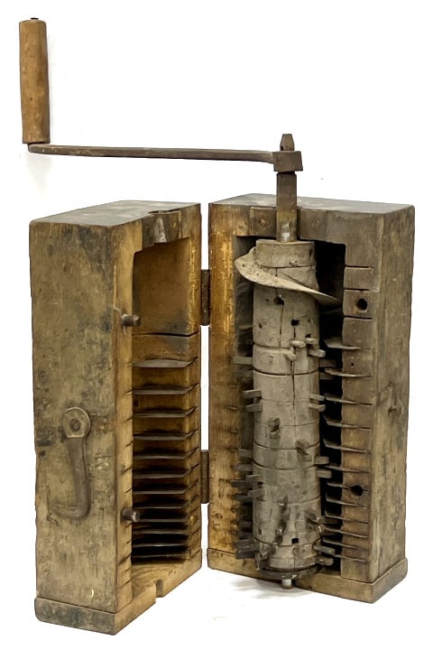 Antique Carved Tobacco Crank Cutter Grinder Mill: Antique Carved wood Tobacco Crank Cutter Grinder Mill. This primitive item is in good condition, showing normal wear. Handle turns freely. *Overall measures 7in x 7in x 15in with handle removed