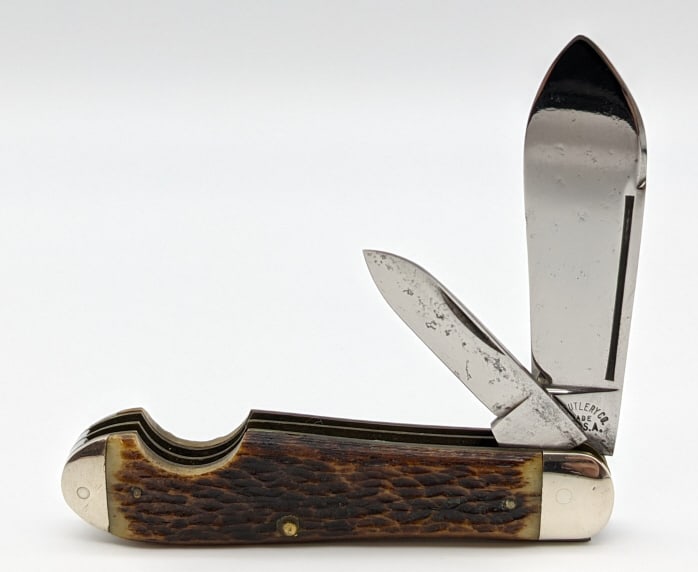 Pal Cutllery Co. Jigged Bone Easy Open Jack Knife: Pal Cutllery Co. Jigged Bone Easy Open Jack Knife. Knife is in good condition with polished blades with traces of pitting. Largest blade length of 2-7/8in and overall length of 6-1/4in when open.