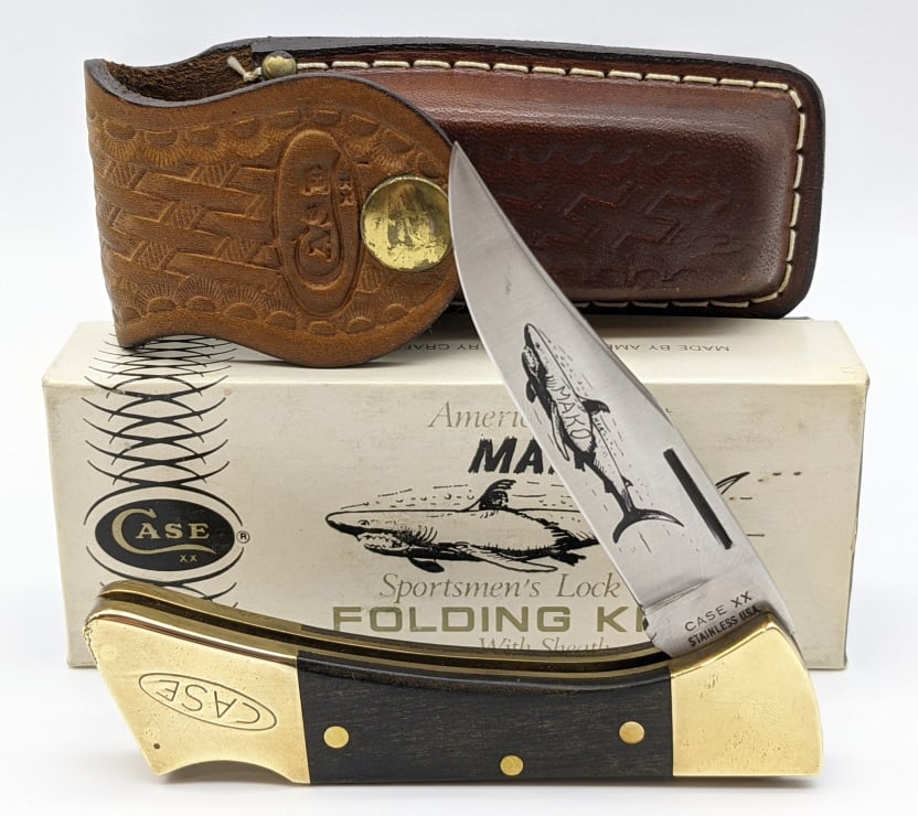 1978 Case XX Wood Mako P158 w/ Box and Sheath: 1978 Case XX Wood Mako P158 w/ Box and Sheath. Knife is in very good condition except for some discoloration on brass and slight corrosion on one bolster. Blade length of 3-1/2in and overall length of