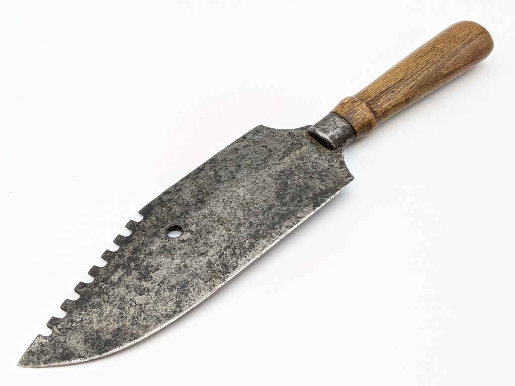 Antique Native American Buffalo Skinner Type Knife: Antique Native American Buffalo Skinner Type Knife. Knife features saw tooth back blade with no markings and wooden handle. Knife is in good condition with carbon spotting. Blade length of 9-1/4in and