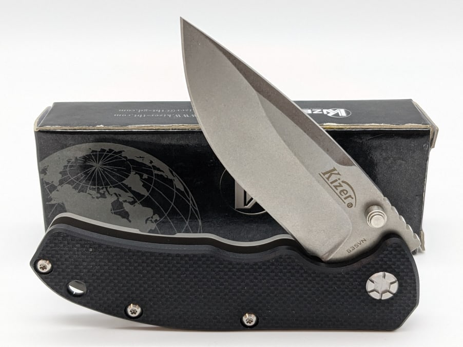 NIB Kizer Ki401A Frame Lock Flipper Knife: NIB Kizer Ki401A Frame Lock Flipper Knife. Knife features stonewash drop point blade with titanium and synthetic handle. Blade length of 3-5/8in and overall length of 8-3/8in when open.