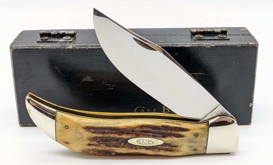 1940-65 Case XX Large Clasp Bulldog 5172 w/ Box: 1940-65 Case XX Large Clasp Bulldog 5172 w/ Box. Knife features polished blade with traces of pitting on the tang and stag handle. Knife is in very good condition. Blade length of 4-1/2in and overall