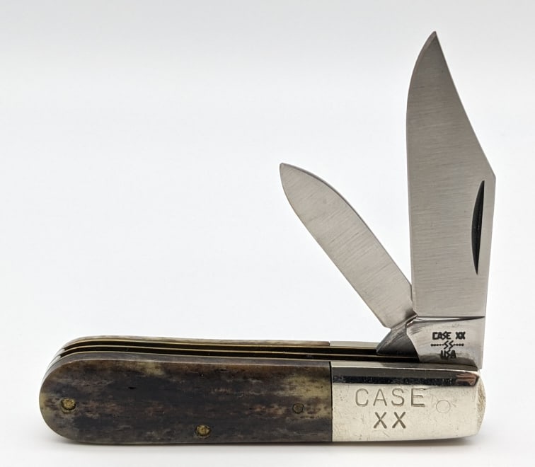 1981 Case XX Appaloosa Smooth Bone Barlow: 1981 Case XX Appaloosa Smooth Bone Barlow A62009 1/2. Knife is in nice condition with wear on the bolsters from handling and age. Largest blade length of 2-3/4in and overall length of 5-7/8in when ope