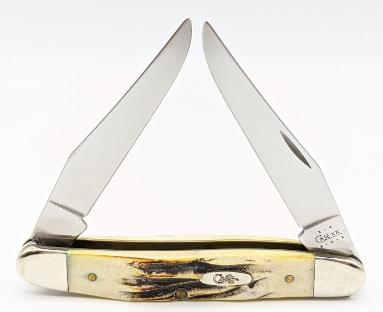 2002 Case XX Vintage Stag Handle Muskrat: 2002 Case XX Vintage Stag Handle Muskrat. Knife is in very nice condition with minor wear from handling. Largest blade length of 3-1/8in and overall length of 9-1/2in when open.