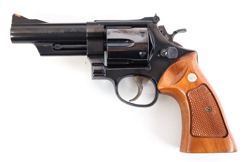 Smith & Wesson Model 29-2 .44 Mag 6-Shot Revolver: Smith & Wesson Model 29-2 six-shot revolver in.44 Magnum. The blued revolver has a 4" barrel and is in near new condition. SN: N641657. FFL transfer required. (1001-9)