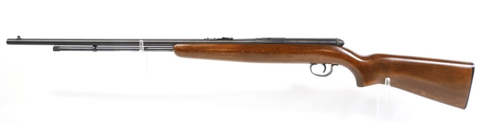 Remington Model 550-1 .22 S-L-LR Semi-Auto Rifle: Remington Model 550-1 semi-automatic rifle in .22 S-L-LR. The rifle has a 24" barrel and is in nice used condition. SN: 1313957. FFL required for transfer. (811-9)