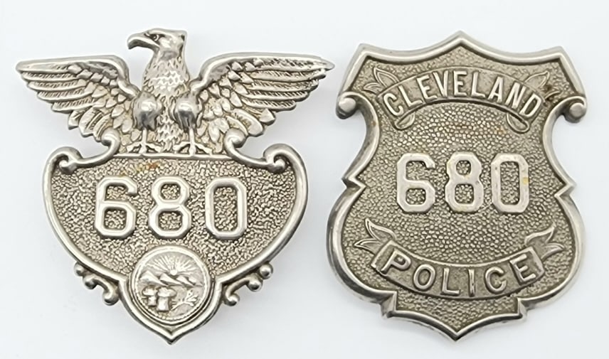 Obsolete Cleveland Ohio Police Shield & Hat Badge: Obsolete Cleveland Ohio Police Shield & Hat Badge #680. Nice badges with stippled backgrounds. Measures 2-3/4in.