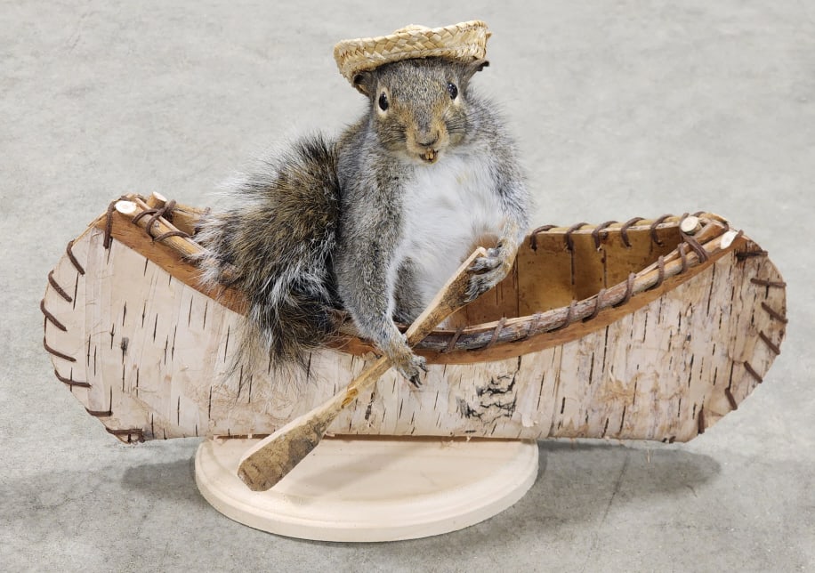Squirrel in a Birch Canoe with a Straw Hat: Squirrel in a Birch Canoe with a Straw Hat. Piece is in new condition and displays nicely. Overall measures approx 14in wide x 10in tall x 5in deep.