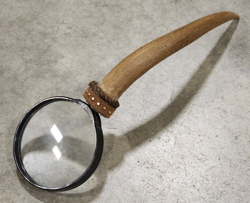 Elk Horn Magnifying Glass w/ Leather & Rope Wrap: Elk Horn Magnifying Glass w/ Leather & Rope Wrap. Piece is in nice new condition. Measures approx 12-1/2in long.