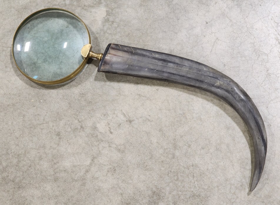 Large Buffalo Horn Magnifying Glass w/ Brass Frame: Large Buffalo Horn Magnifying Glass w/ Brass Frame. Piece is in nice vintage condition. Measures approx 21in long.