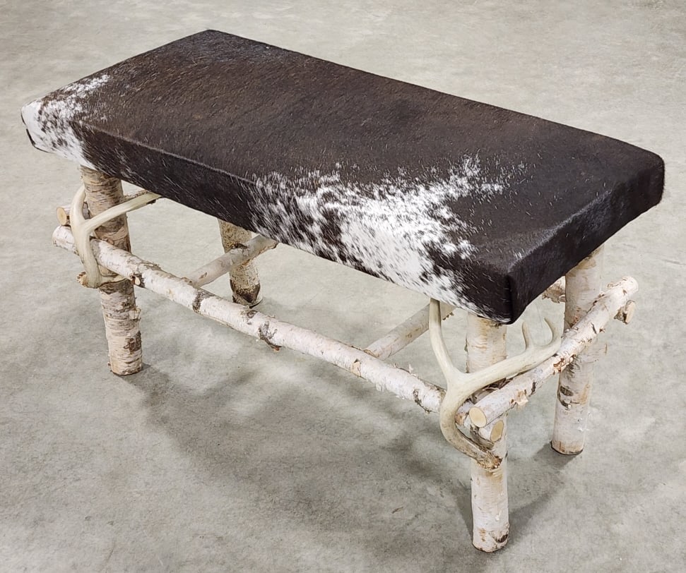White Birch & Cowhide Sitting Bench w/ Antlers: White Birch & Cowhide Sitting Bench w/ Antlers. Piece is in nice new condition and displays nicely. Measures approx 36in wide x 17in deep x 22in tall