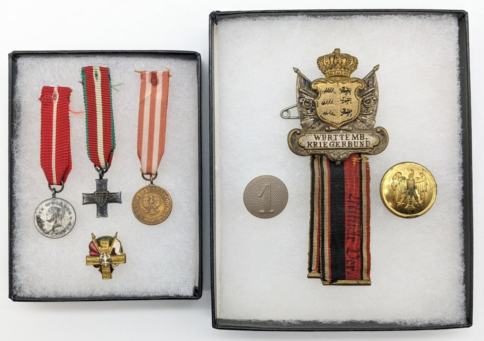 WW1 Prussian Military Pins & Medals: WW1 Prussian Military Pins & Medals. Most of the medals are for veterans of the first world war association. All pieces vary in condition and age and display nicely in cases.
