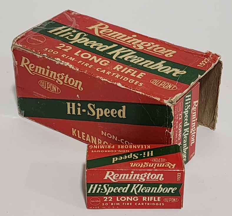 500 Rnds of Vtg Remington Kleanbore .22 LR: 500 Rnds of Vtg Remington Kleanbore .22 LR. Comes in original brick box with 50 round individual boxes. Brick box is in worn condition with tears and is missing the end flaps on one end.