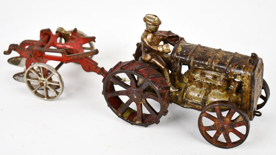 Arcade Cast Iron Fordson Tractor w/ Oliver Plow (1 of 11)