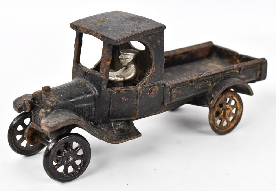 Arcade Cast Iron Model T Pickup Truck (1 of 6)