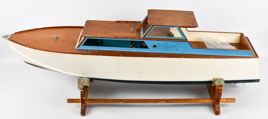 46" Gas Engine Powered Wood Boat (1 of 20)