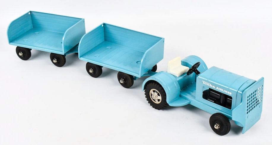 Restored Tonka Airlines Luggage Hauler Tug w Carts (1 of 6)