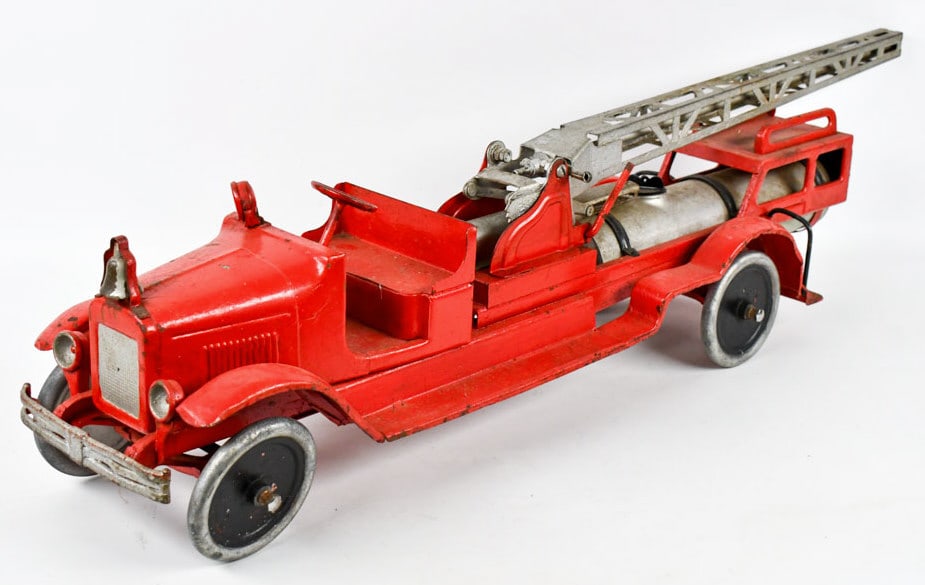 Repainted Buddy L Water Tower Fire Truck (1 of 14)