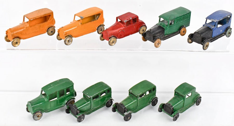 (9) Tootsietoy Automobiles / Vehicles (1 of 10)