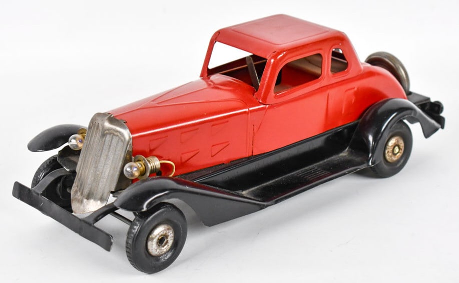 Hoge Pressed Steel Windup Fire Chief Auto w Lights (1 of 9)