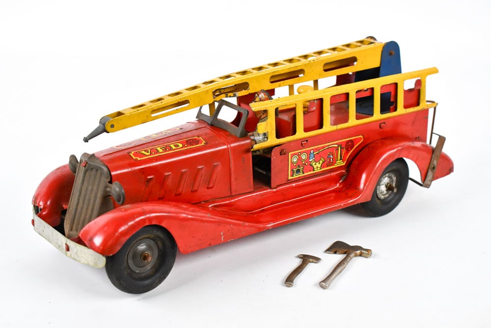 Original Marx VFD Fire Ladder Truck (1 of 7)