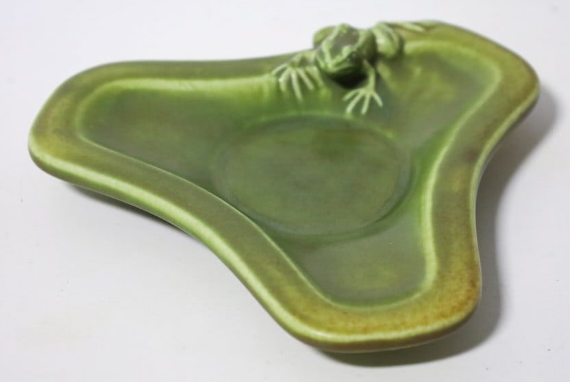 1924 Rookwood Green Pottery Frog Pin Tray #2765 (1 of 8)