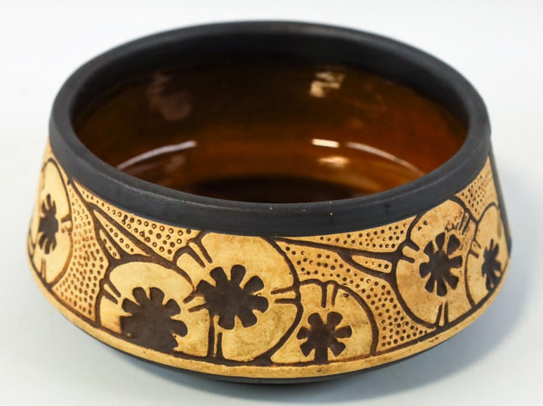 Weller "Claywood" Pattern Pottery Bowl (1 of 7)