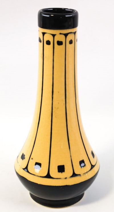 Weller "Scandia" Pattern Pottery Vase (1 of 6)