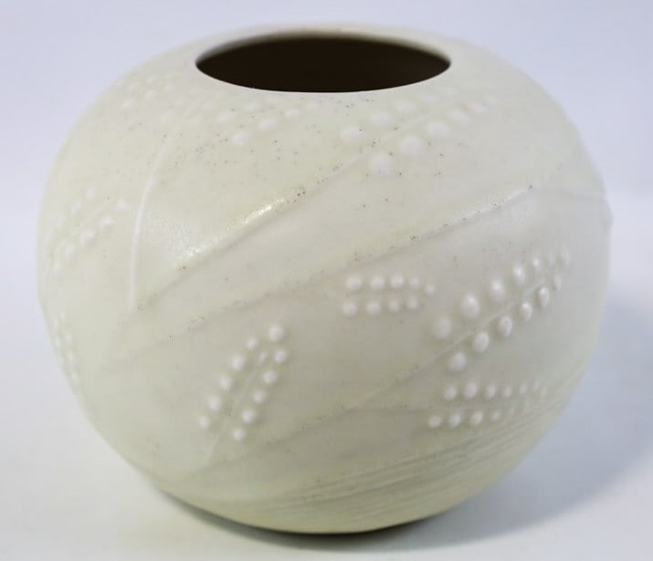 1932 Rookwood Matte Cream Pottery Rose Bowl #6217 (1 of 6)