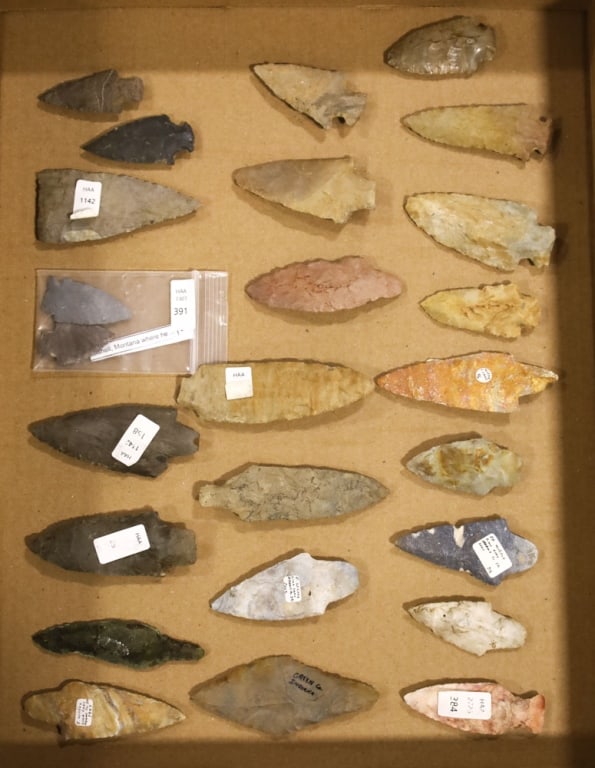 Lot Of 24 Native American Arrowheads (1 of 9)