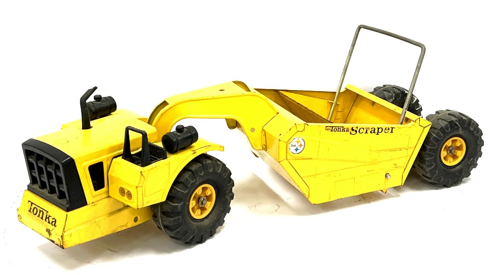 1960's Mighty-Tonka Scraper Earth Mover Steel Toy: 1960's Mighty-Tonka Scraper Earth Mover Pressed Steel Toy. This toy has missing paint and chipping due to play and age. Otherwise displays nicely with all parts in working condition. Measures approxim
