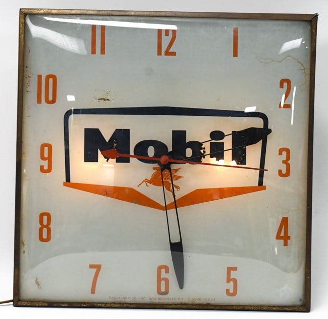 Vintage Mobil Oil / Gas Station Lighted PAM Clock (1 of 8)