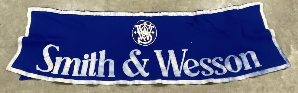 8ft Vintage Smith & Wesson Felt Dealer Banner (1 of 8)