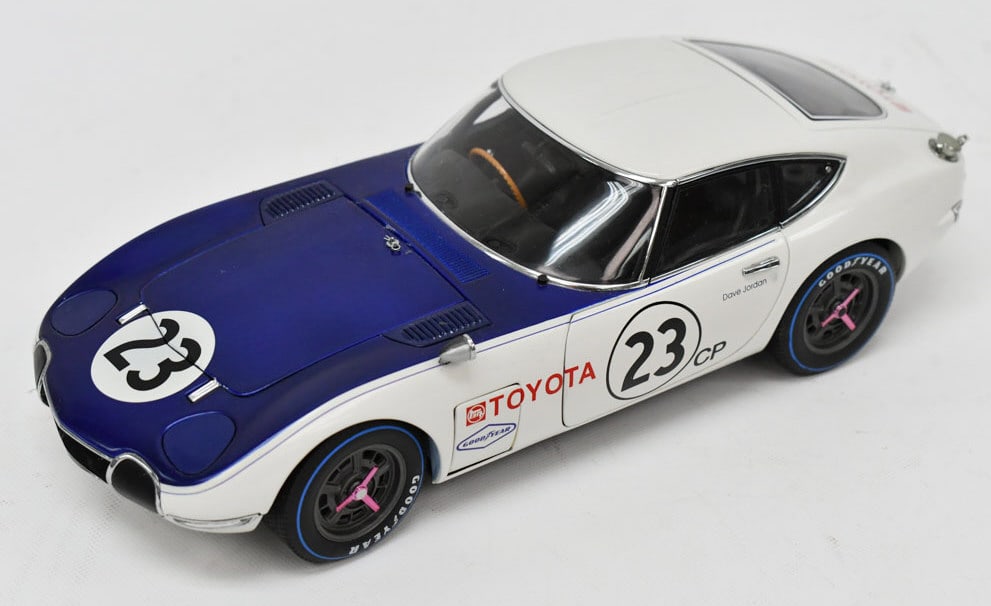 1:18 AUTOart Toyota 2000 GT #23 (1 of 9)