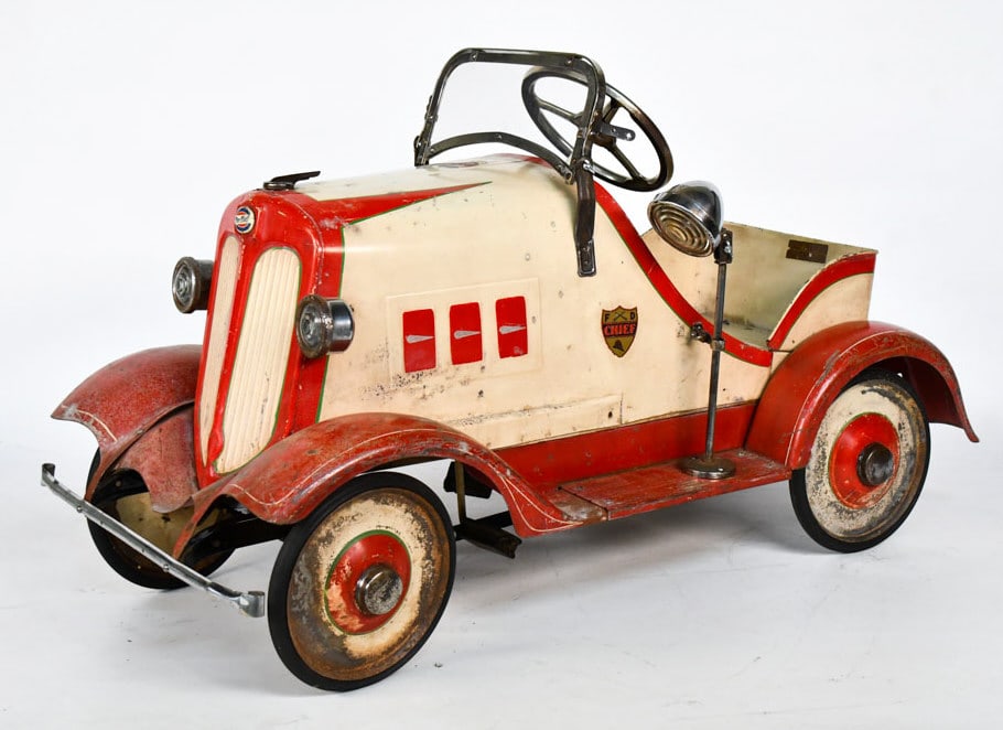 Original Gendron Pioneer Line Fire Chief Pedal Car (1 of 15)