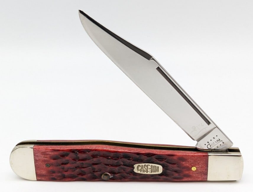 2000 Case XX Millennium Red Bone No Guard Cheetah: 2000 Case XX Millennium Red Bone No Guard Cheetah 6111 1/2. Knife is numbered 174 of 500 and is in like new condition. Knife measures 4-1/2in when closed.