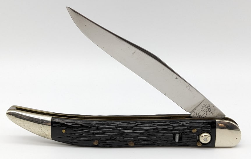 Queen Cutlery Toothpick Auto Switchblade Knife: Queen Cutlery Toothpick Auto Switchblade Knife. Knife is in nice condition with a polished blade and bolsters. Blade spring is strong and is not made to lock open. Blade measures 4-1/8in and overall 5