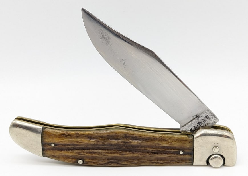 1920-30's Ka-Bar Grizzly Auto Switchblade Knife: 1920-30's Ka-Bar Grizzly Auto Switchblade Knife. This is a nice example of a rare Grizzly knife with a nice conditon blade with minor carbon spotting, checkering on the revers of the upper bolster, 2n