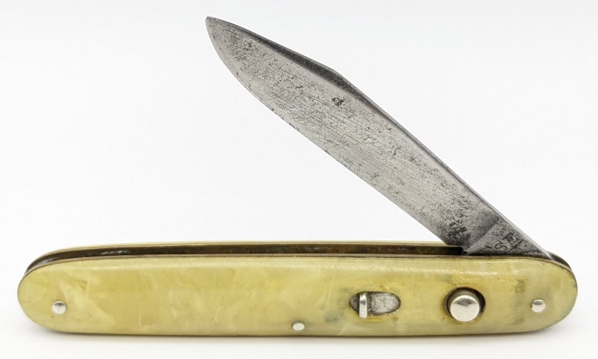 1932-40 Case XX Marbled Switchblade Knife: 1932-40 Case XX Marbled Switchblade Knife. Knife is in nice aged condition with various wear on the blade and handle from use. Blade spring funstions and has very little play when open. Measures 3-1/2