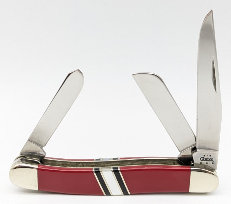 2003 Case XX Exotic Medium Stockman Knife EX318: 2003 Case XX Exotic Medium Stockman Knife EX318 w/ Box. Features slick red and striped mother of pearl and black handle scales. Knife is in very nice condition with some light wear on the bolsters fro